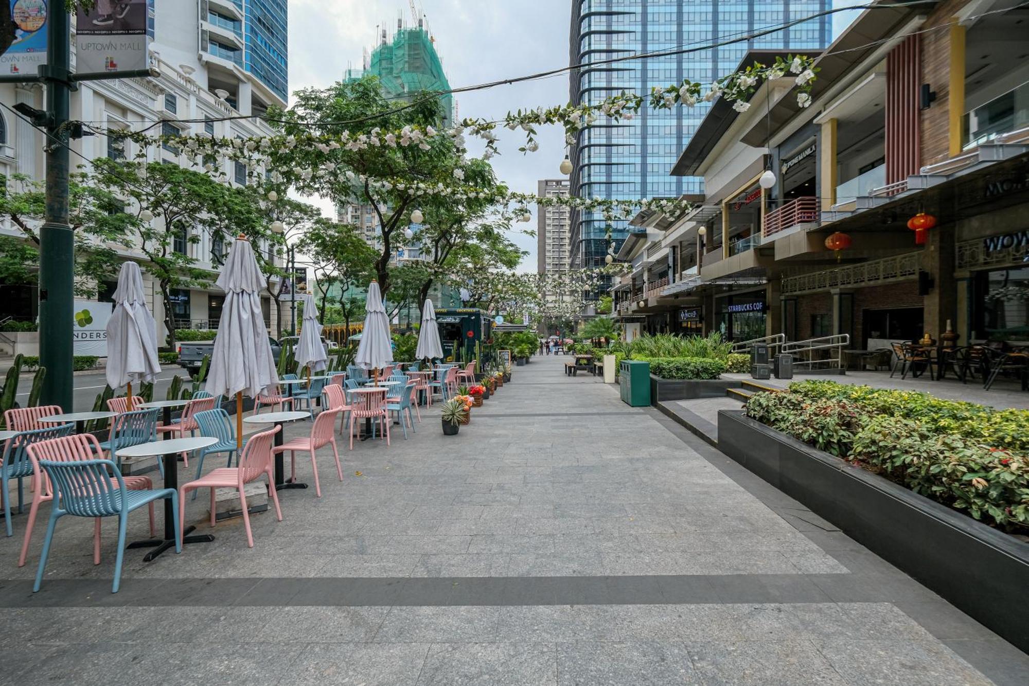 Bgc 2Br Uptown Parksuites With Balcony And Bathtub Manila Exterior photo