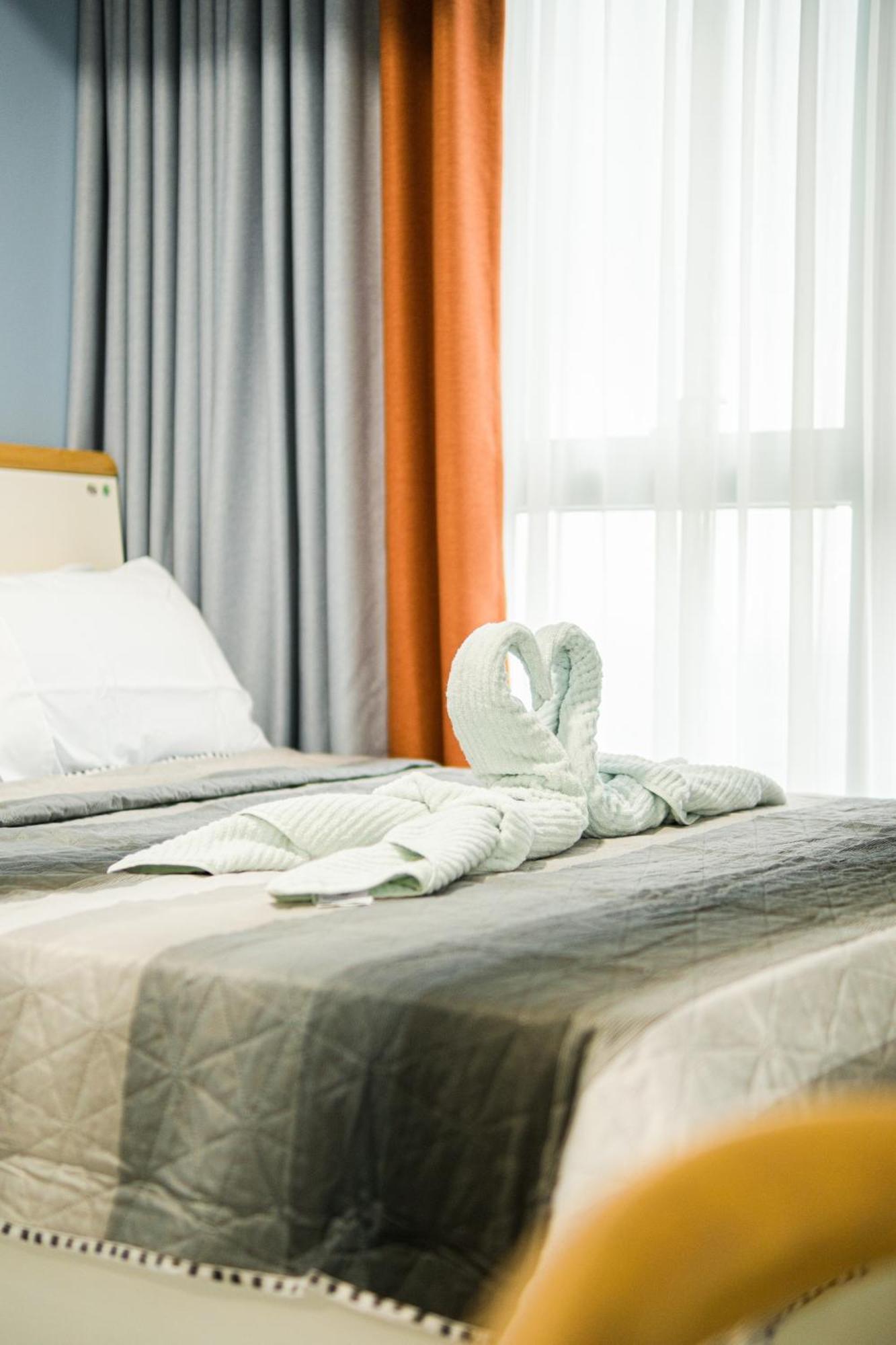 Bgc 2Br Uptown Parksuites With Balcony And Bathtub Manila Exterior photo